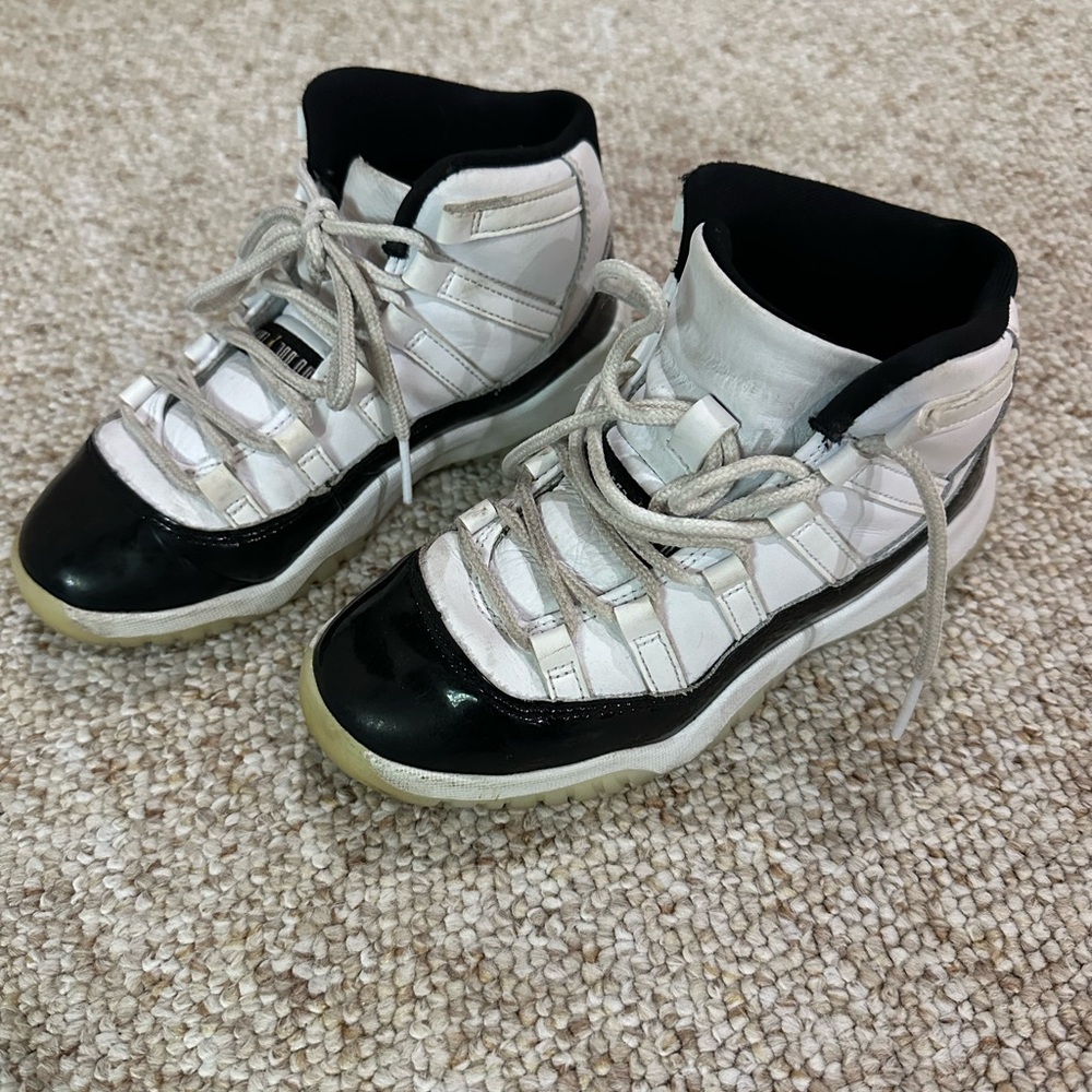 Kids Air Jordan Basketball Shoes sz 1